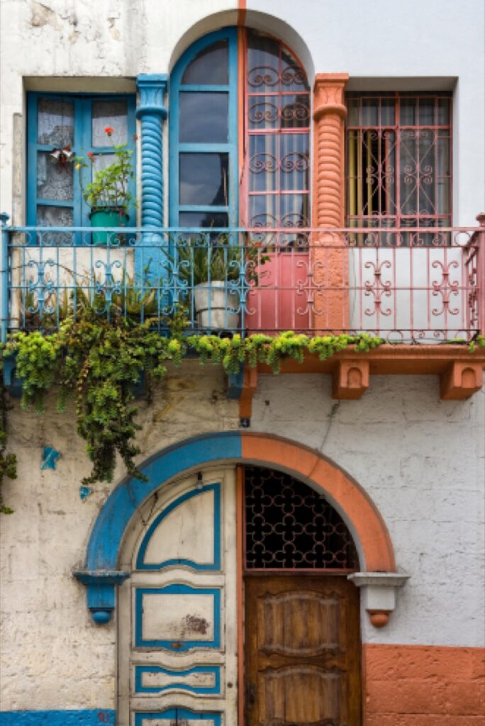 Fachada de vivienda rehabilitada en Guadalajara